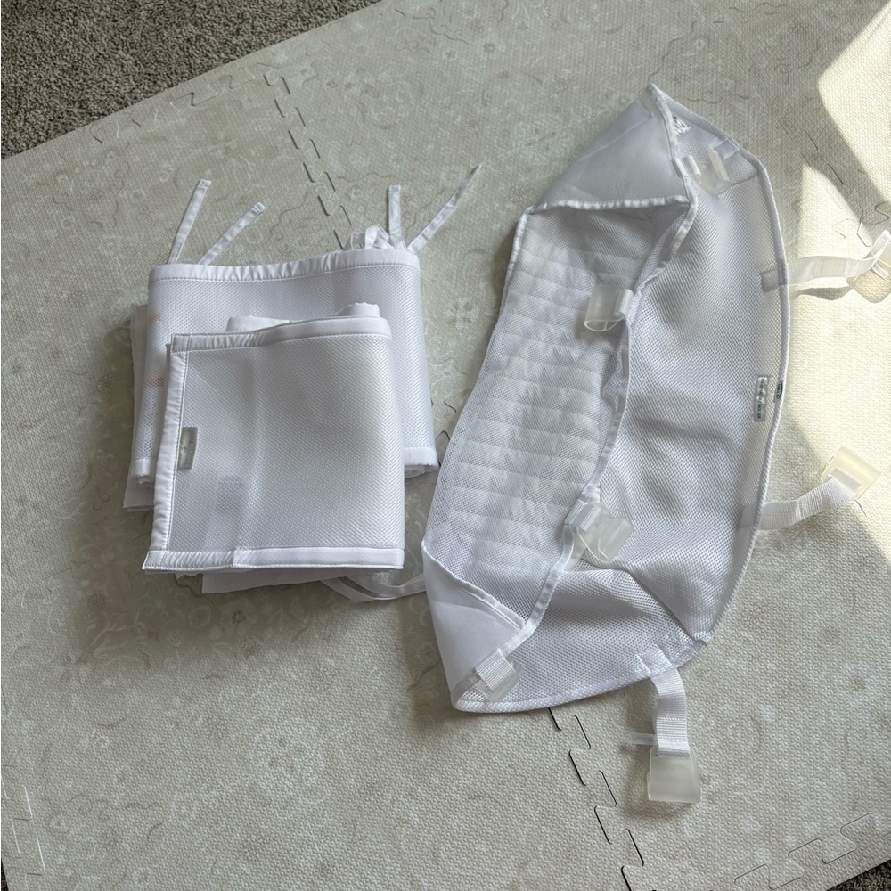 Halo BassiNest® Newborn Insert and  BreathableBaby Breathable Mesh Liner